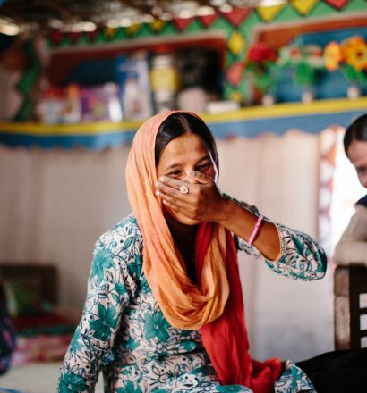 Een lachende Nepalese vrouw